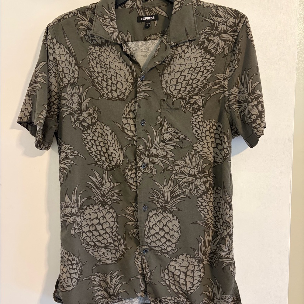 Express Olive Short-Sleeve Pineapple Print Button-Down Shirt